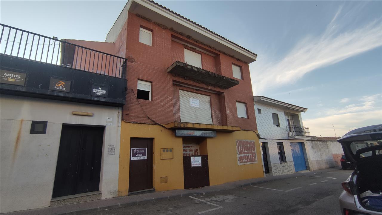 Edificio en Alcuéscar, Cáceres