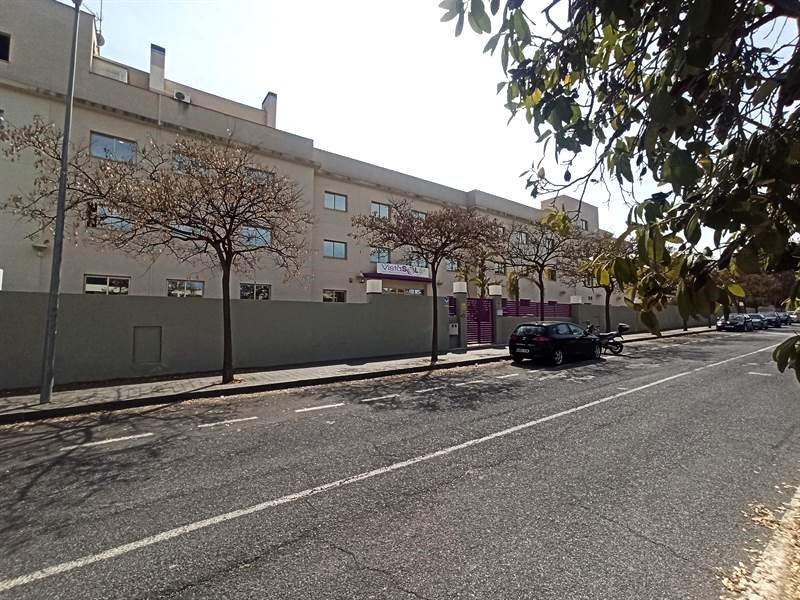 Alicante, zona Vistahermosa, junto a calle Concha Espina, edificio Jardines del Edén