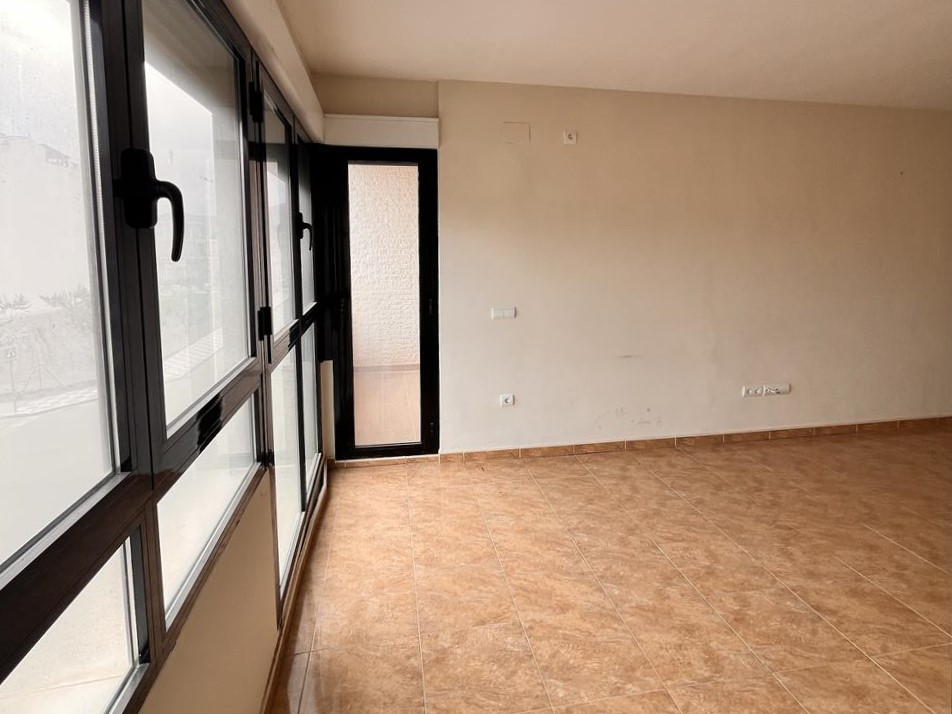 Oportunidade em Alacant: Apartamento com 3 Quartos e Varanda - Image 5