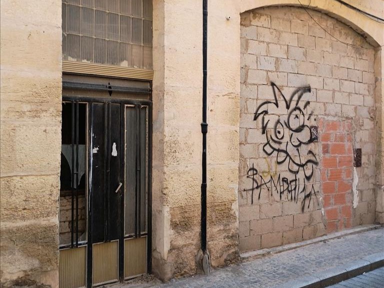 Oportunidade em Alcoy: Espaço para Recuperação a 15.000€ - Image 2