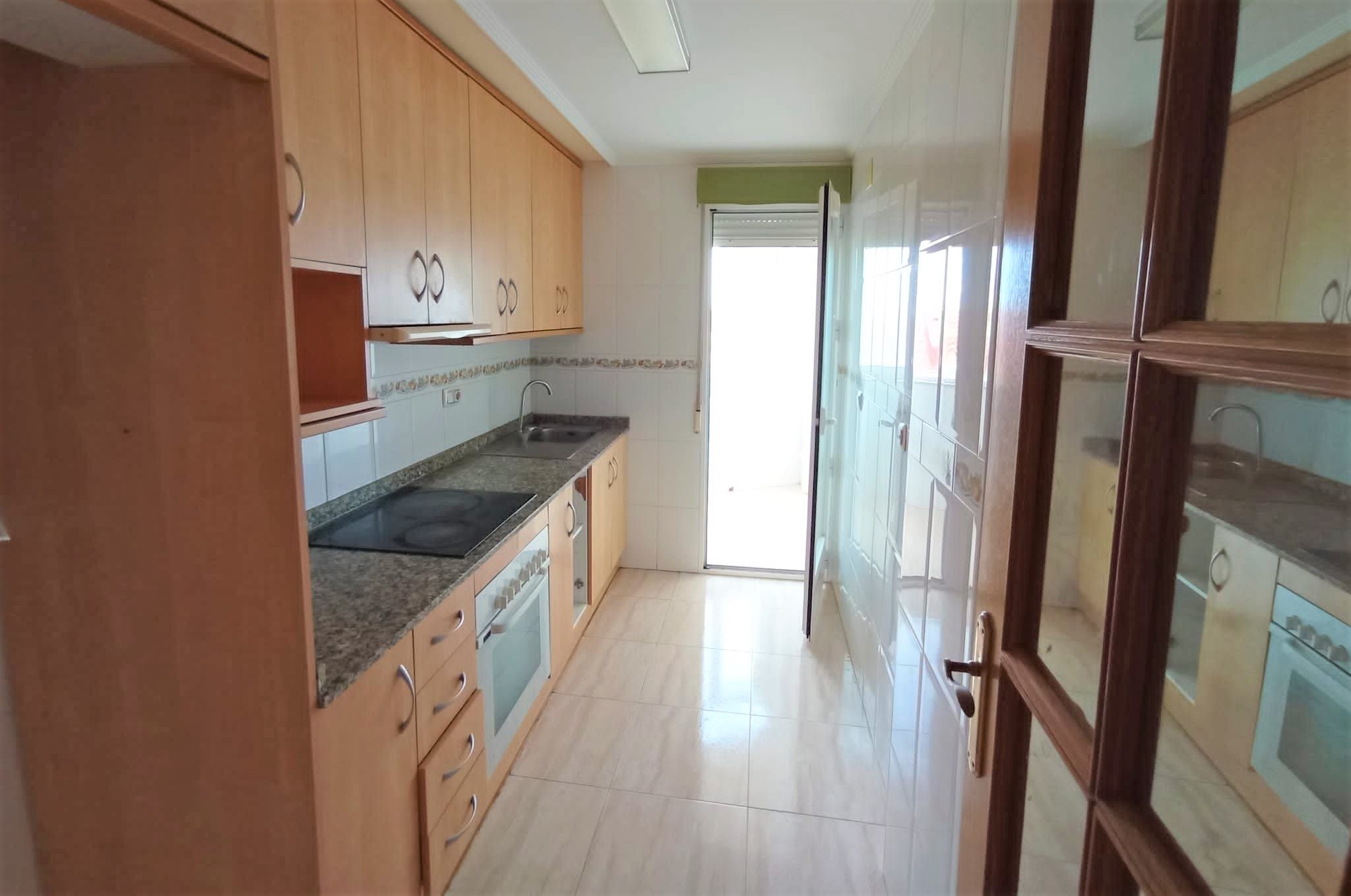 Espaçoso Apartamento T3 com 2 Casas de Banho em Murcia - Image 1