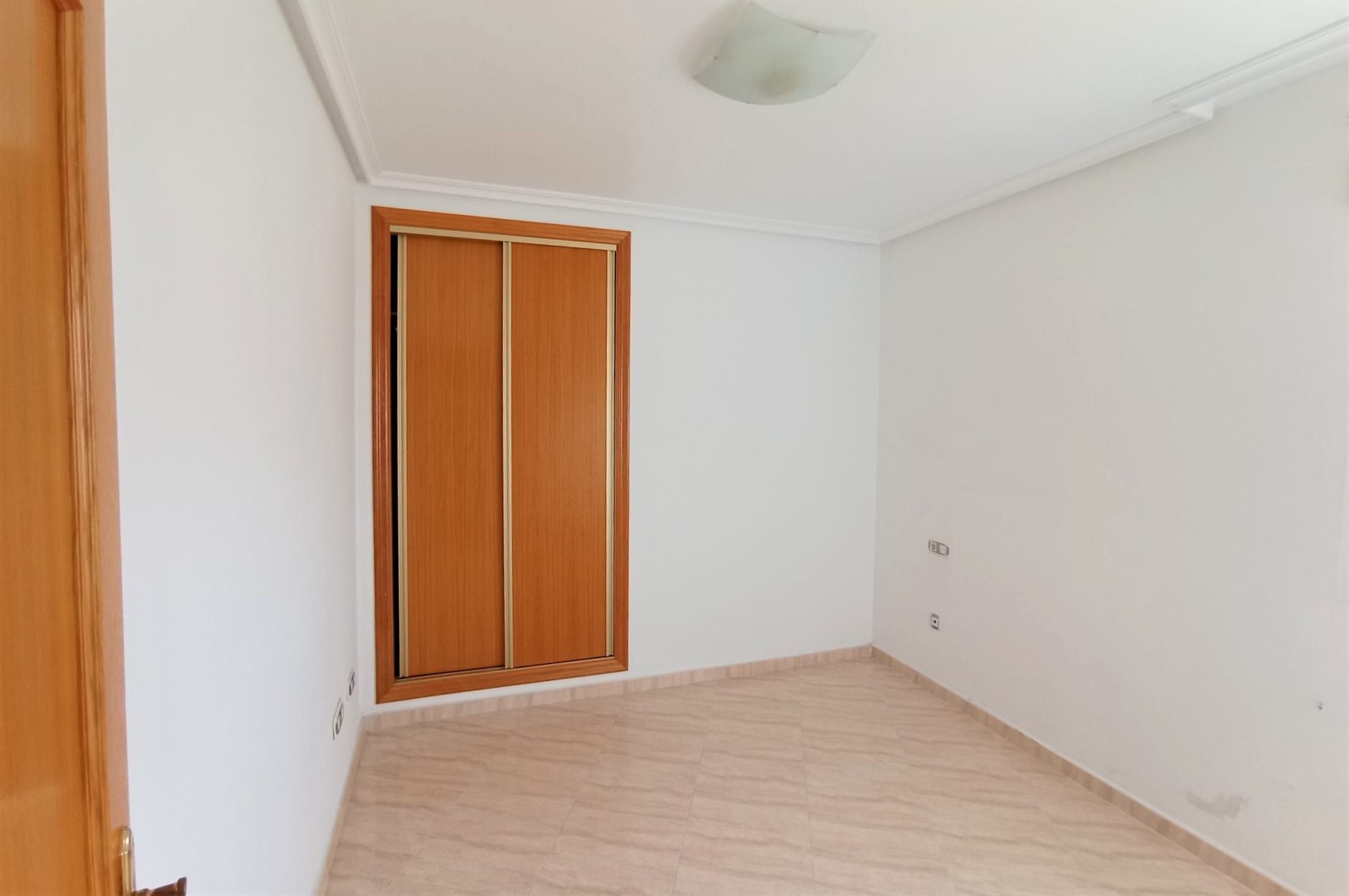 Espaçoso Apartamento T3 com 2 Casas de Banho em Murcia - Image 2