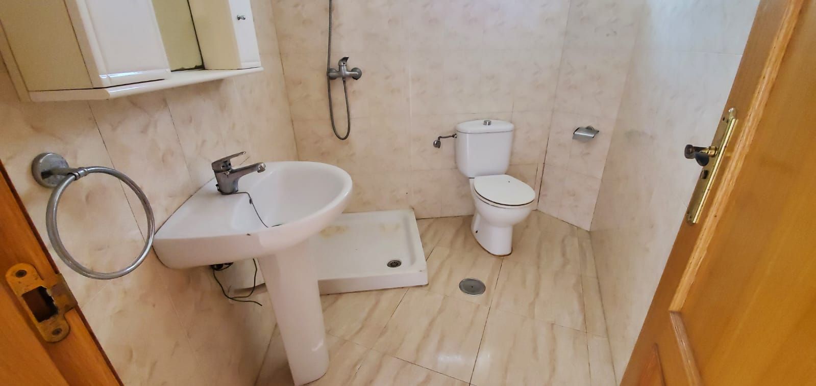 Espaçoso Apartamento T3 com 2 Casas de Banho em Murcia - Image 6