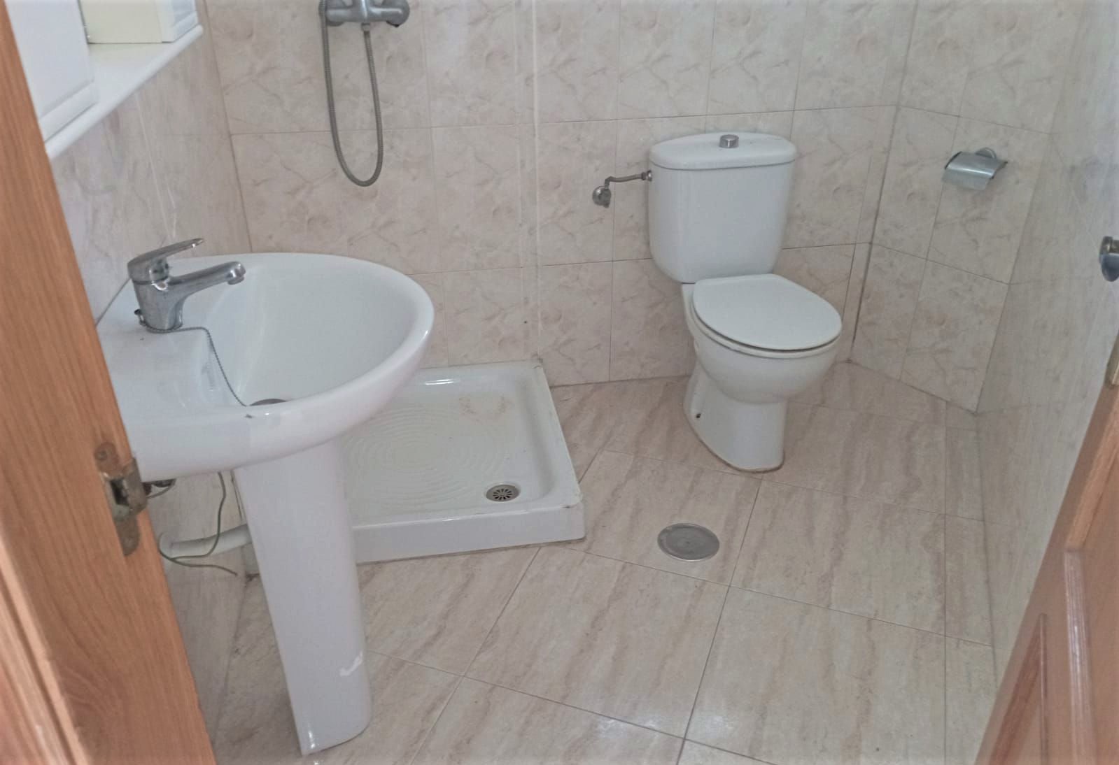 Espaçoso Apartamento T3 com 2 Casas de Banho em Murcia - Image 7