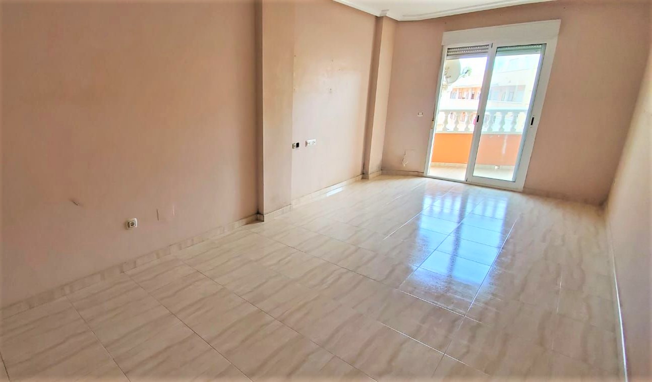 Espaçoso Apartamento T3 com 2 Casas de Banho em Murcia - Image 10