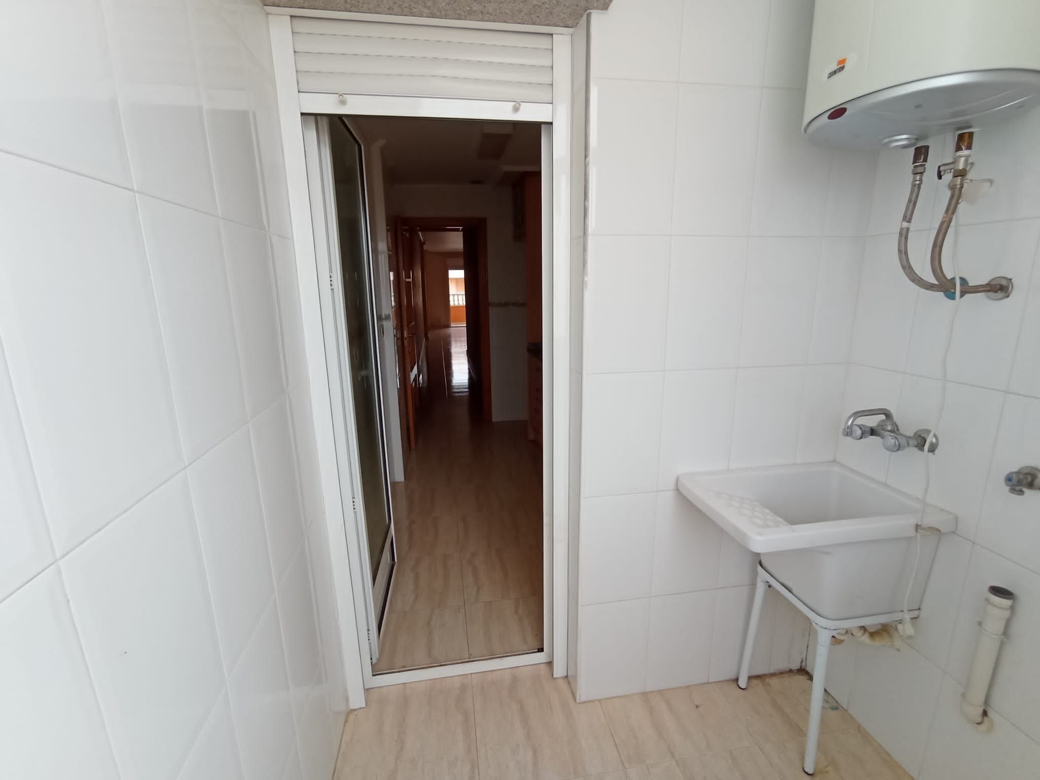 Espaçoso Apartamento T3 com 2 Casas de Banho em Murcia - Image 11