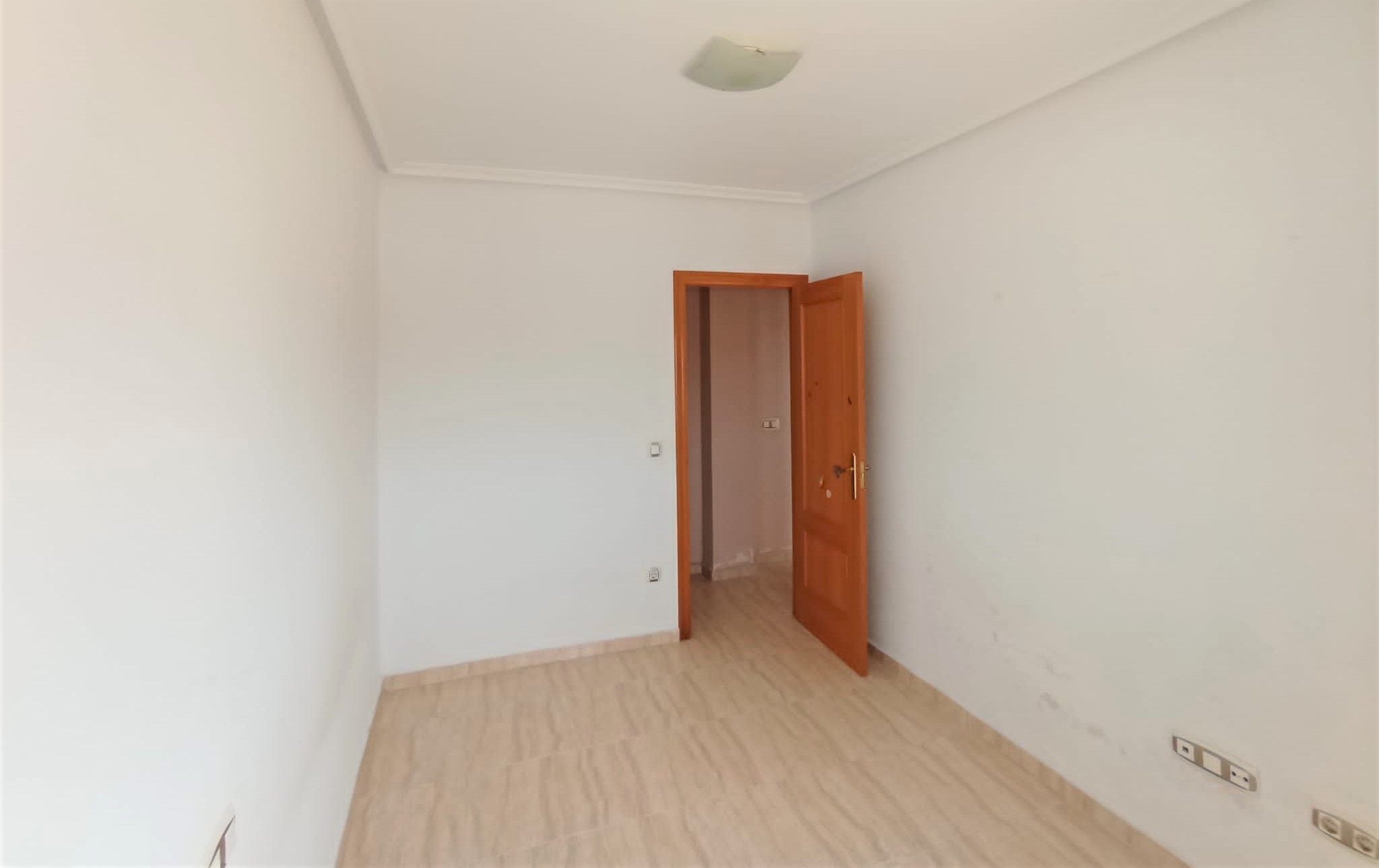 Espaçoso Apartamento T3 com 2 Casas de Banho em Murcia - Image 12