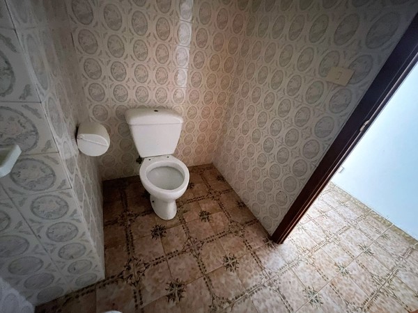Oportunidade Única: Casa para Recuperar em Alacant com Terraço - Image 19