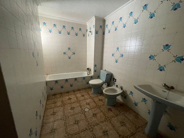 Oportunidade Única: Casa para Recuperar em Alacant com Terraço - Image 17