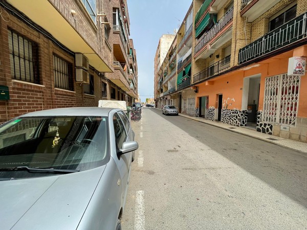 Oportunidade Única: Casa para Recuperar em Alacant com Terraço - Image 21