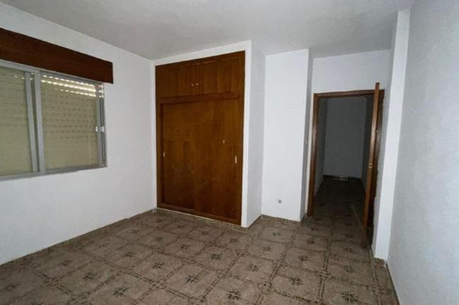 Oportunidade Única: Casa para Recuperar em Alacant com Terraço - Image 12
