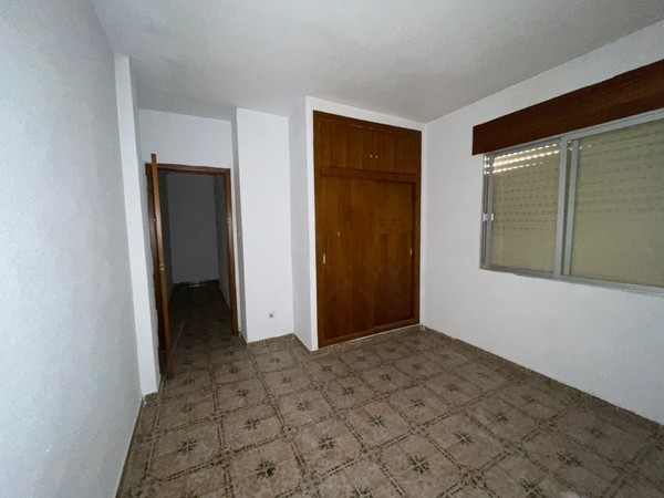 Oportunidade Única: Casa para Recuperar em Alacant com Terraço - Image 13