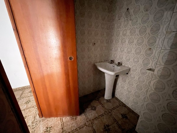 Oportunidade Única: Casa para Recuperar em Alacant com Terraço - Image 18