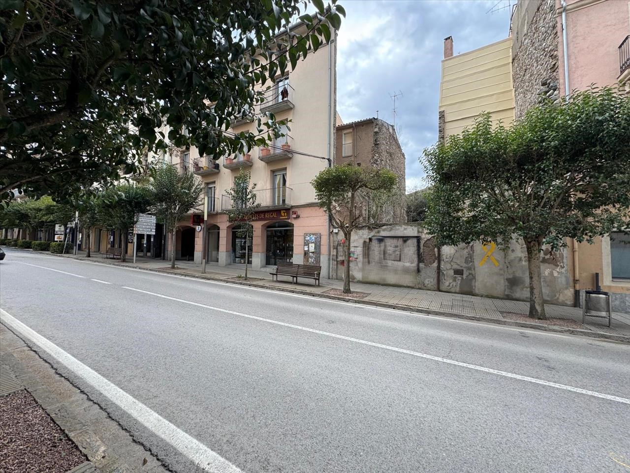 Suelo en Sant Joan de les Abadesses, Girona