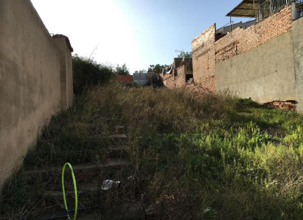 Excelente oportunidade para adquirir este terreno para uso residencial em Sabadell. - Image 4