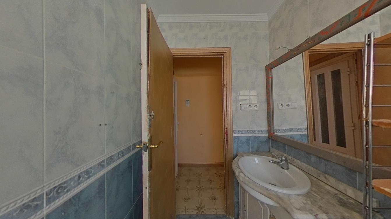  - Image 25