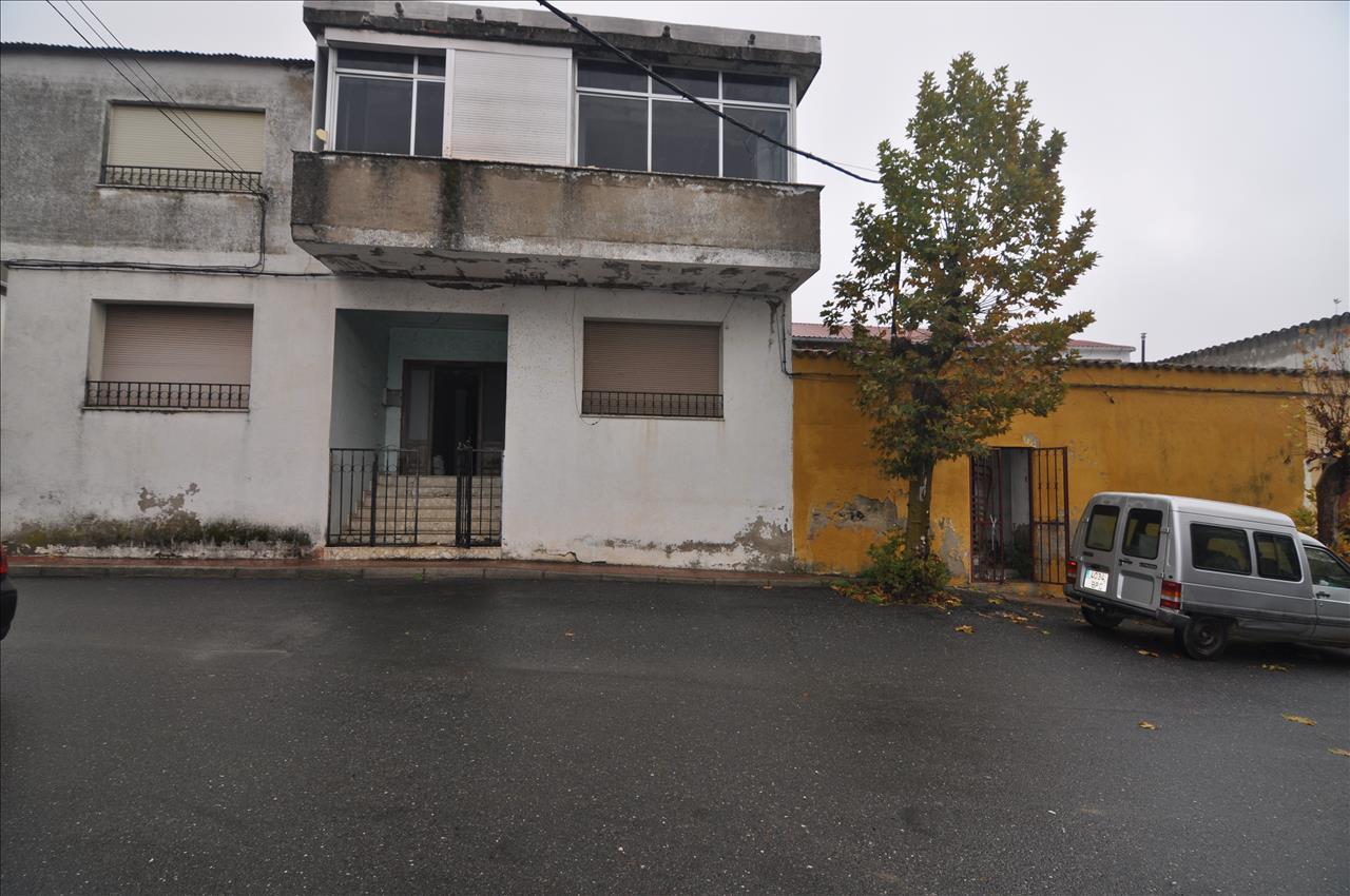 🏡 Grande oportunidade de investimento em Madroñera - Image 16