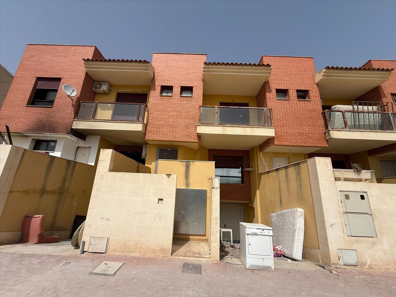 Casa adosada en CL JACINTO BENAVENTE