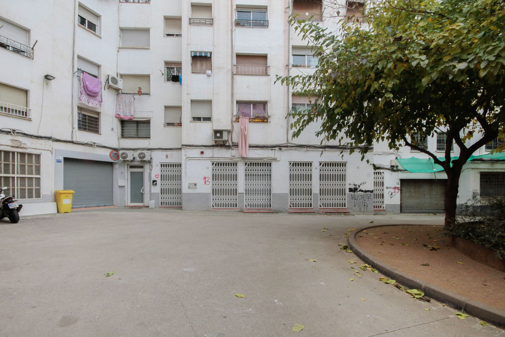 Local Comercial en Pasaje Monturiol,