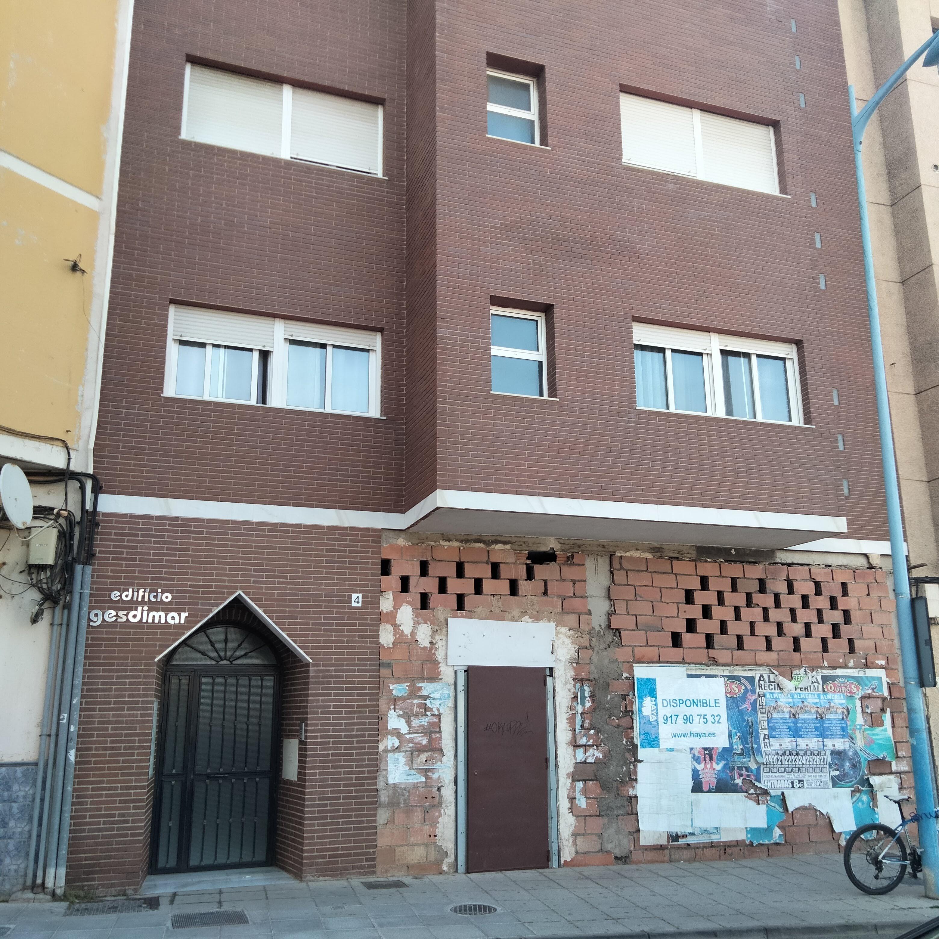 Local Comercial en Calle Carrera de Alhadra
