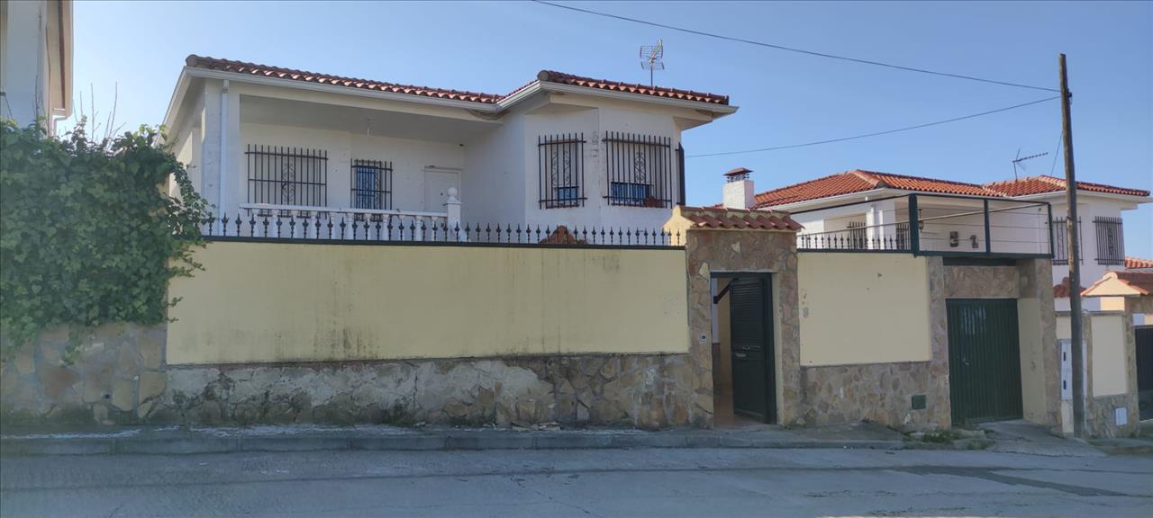 Casa Independiente en Calle Salmoroso