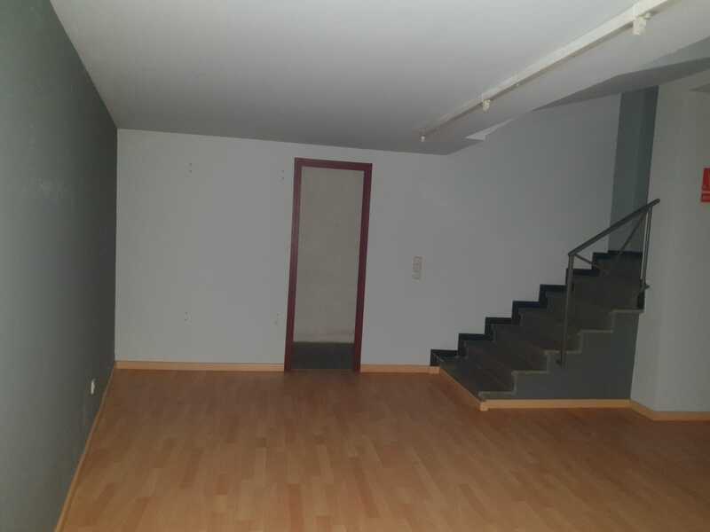 Oportunidade Única em Girona: Imóvel para Recuperação - Image 10