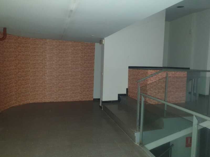 Oportunidade Única em Girona: Imóvel para Recuperação - Image 5