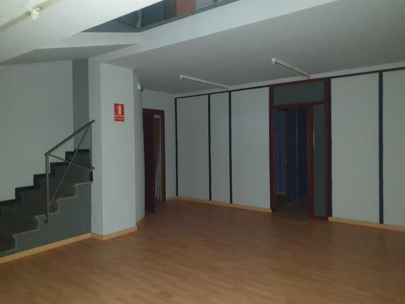 Oportunidade Única em Girona: Imóvel para Recuperação - Image 9