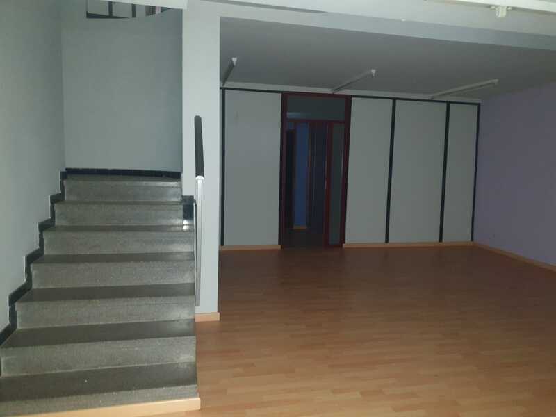 Oportunidade Única em Girona: Imóvel para Recuperação - Image 8