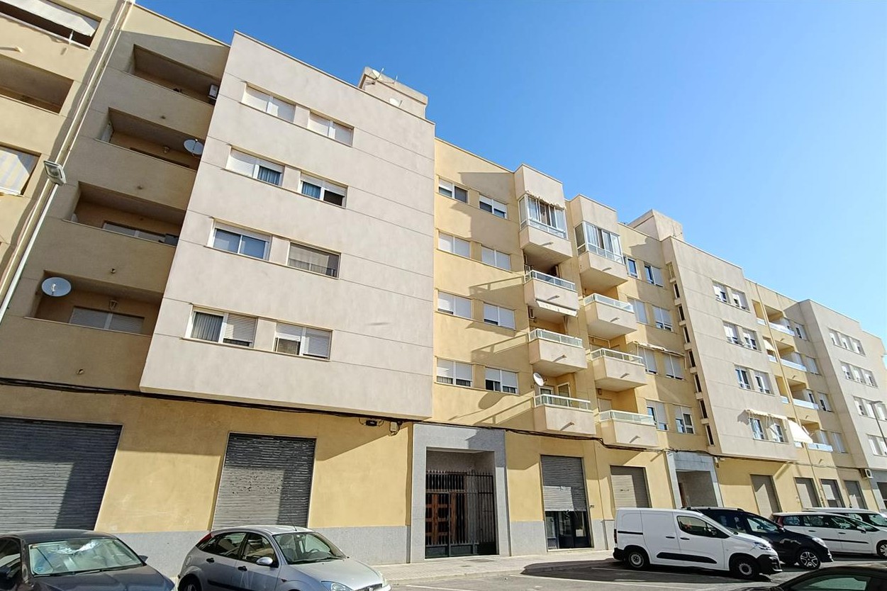 Loja Comercial Espaciosa em Alacant com 268m² - Image 1