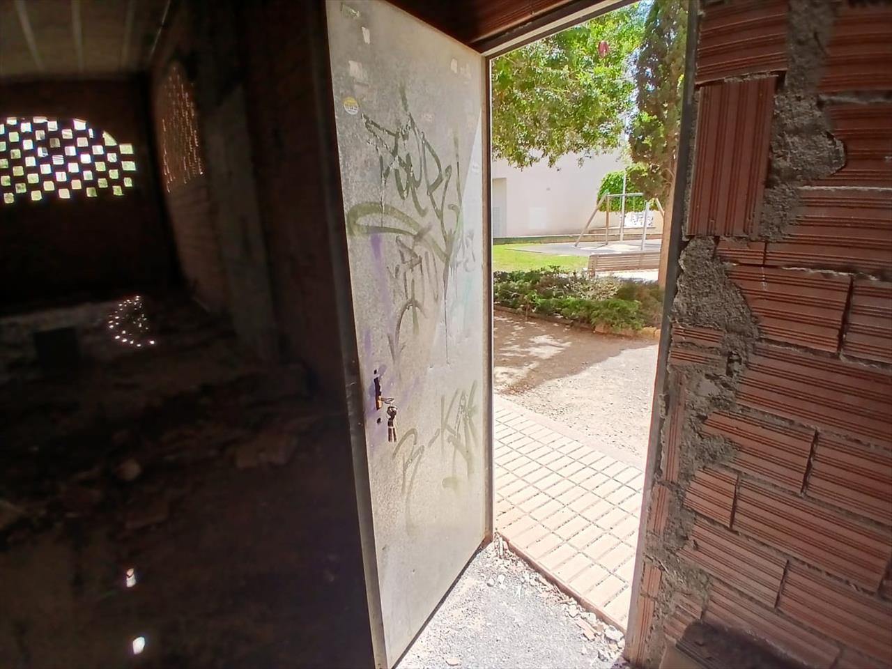 - Image 5