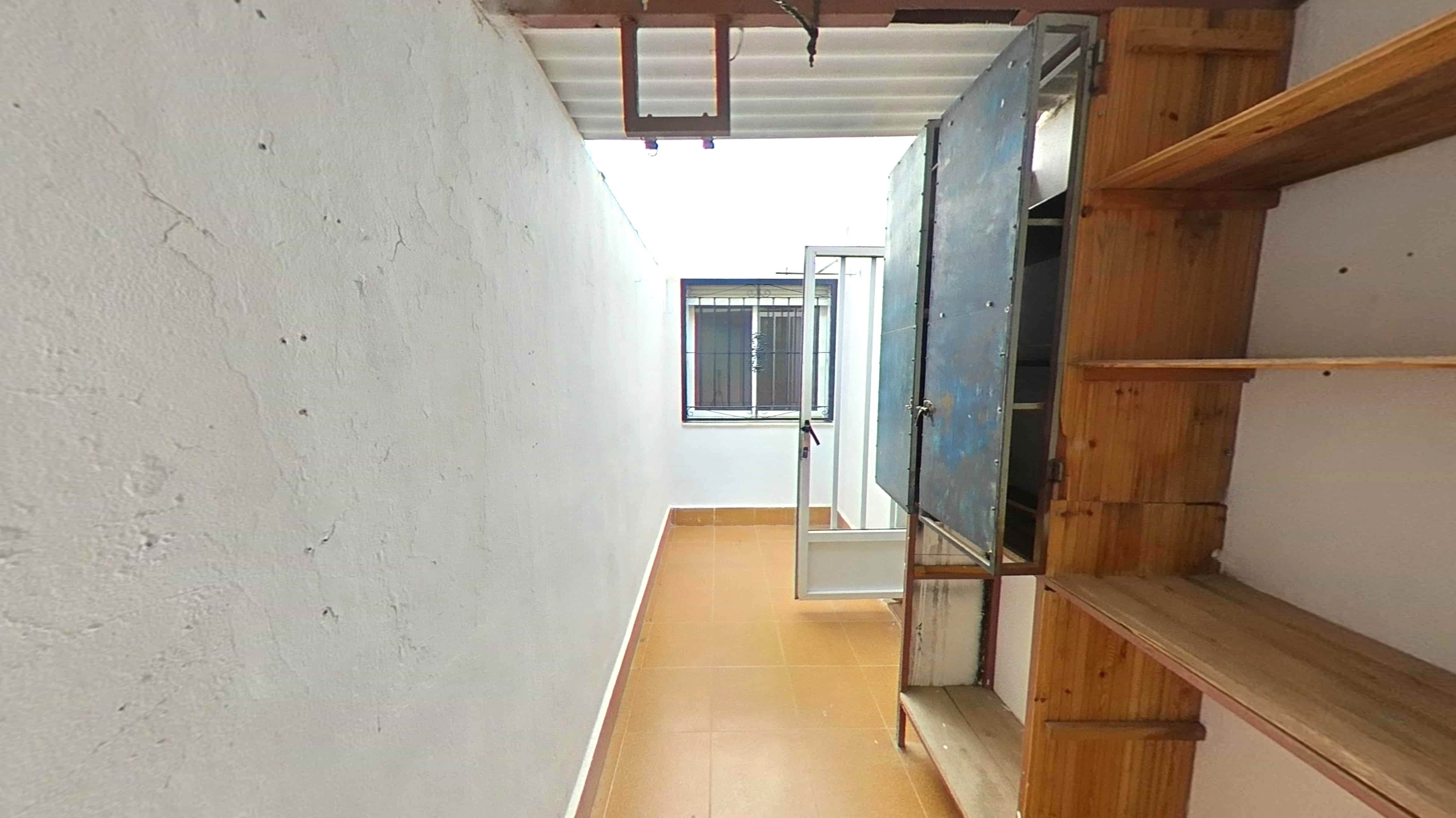 Apartamento em Torrevieja, Alicante - Oportunidade de Recuperação - Image 14