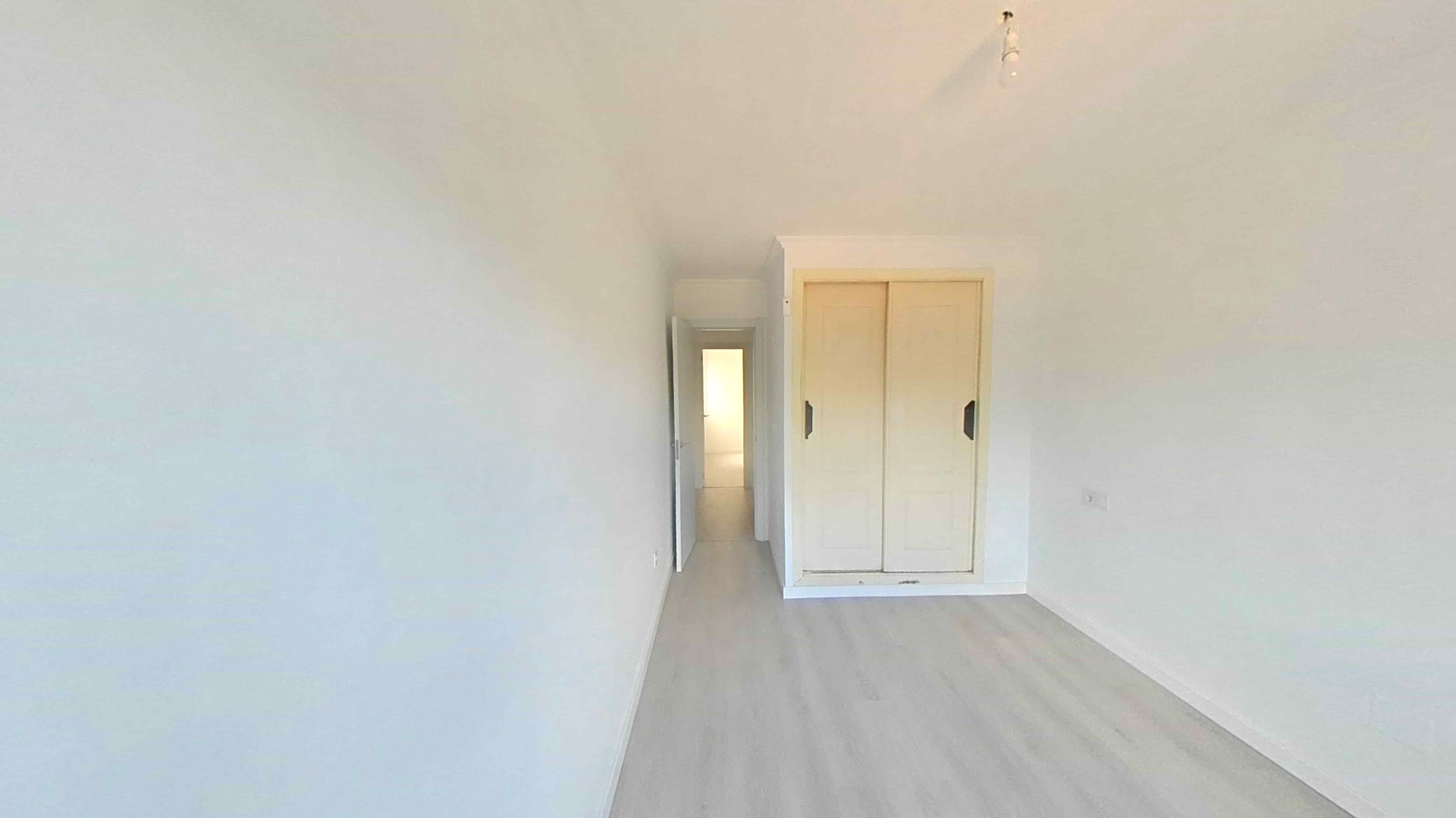 Apartamento em Torrevieja, Alicante - Oportunidade de Recuperação - Image 16