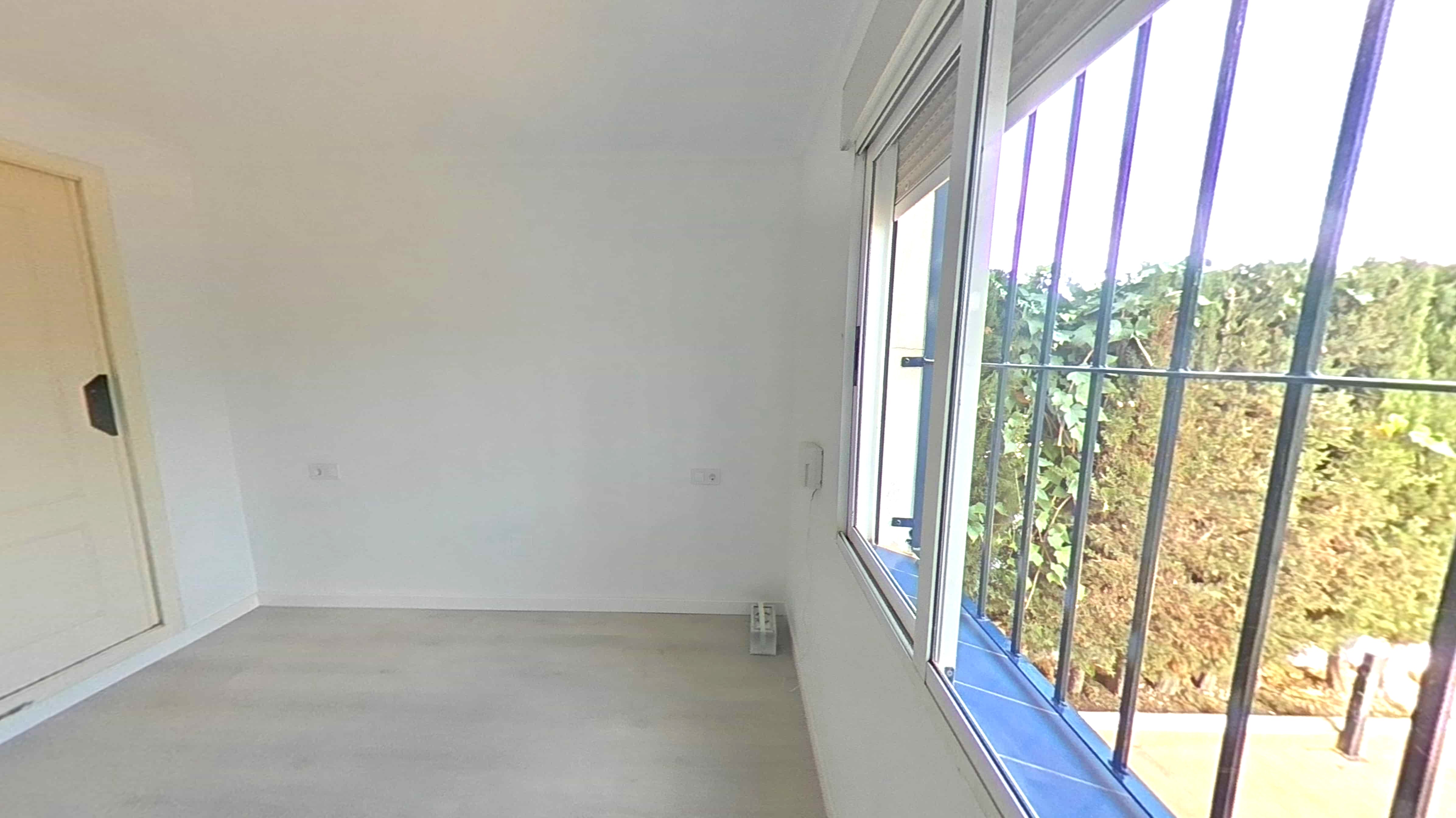Apartamento em Torrevieja, Alicante - Oportunidade de Recuperação - Image 17