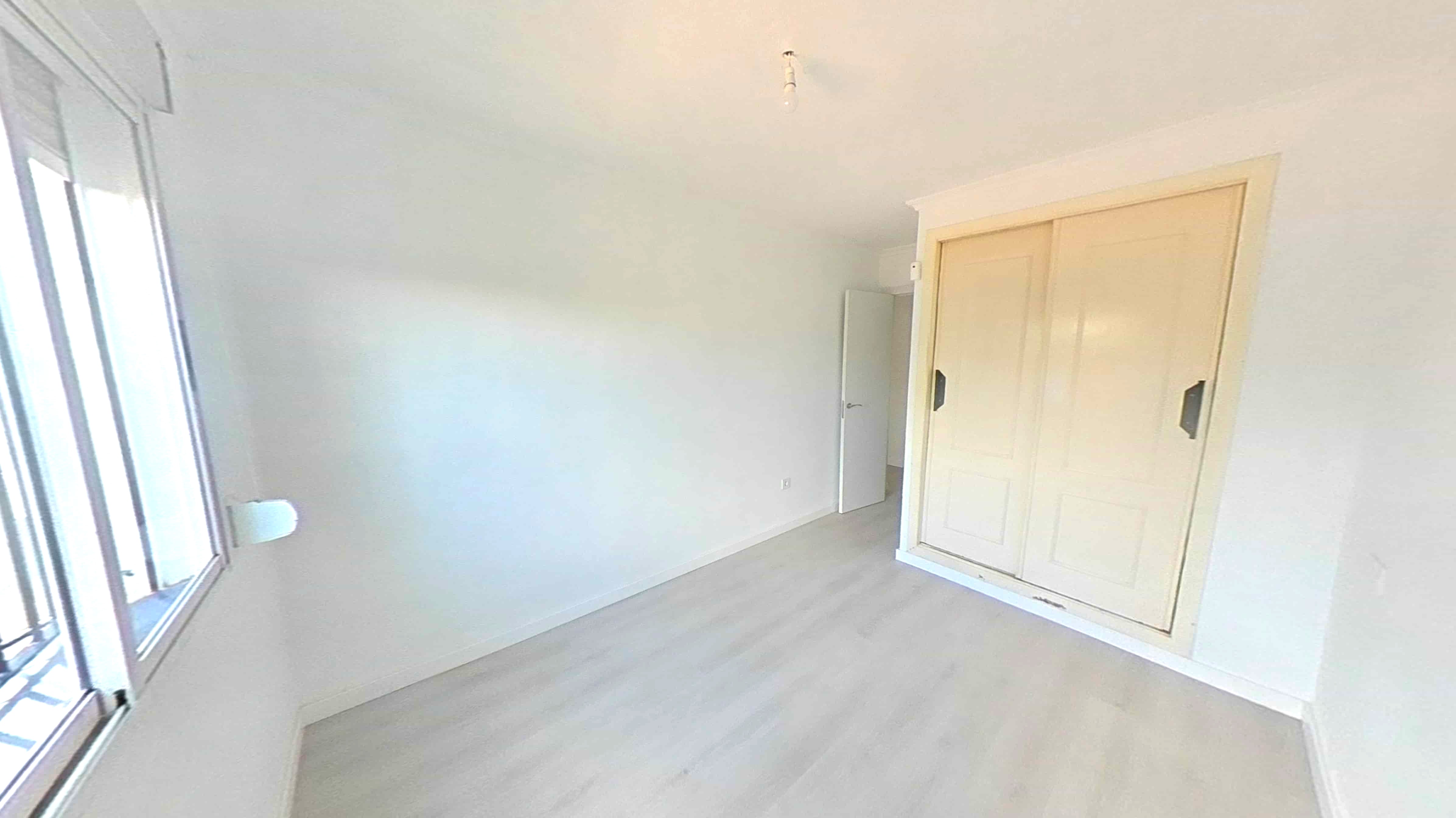 Apartamento em Torrevieja, Alicante - Oportunidade de Recuperação - Image 19