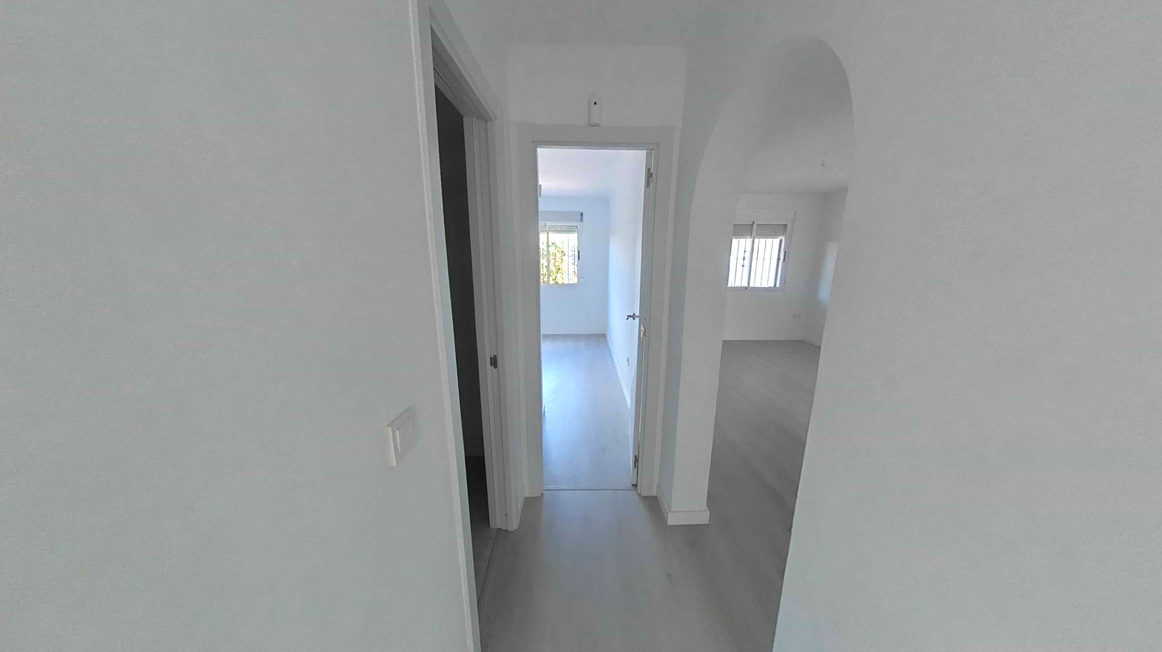 Apartamento em Torrevieja, Alicante - Oportunidade de Recuperação - Image 26