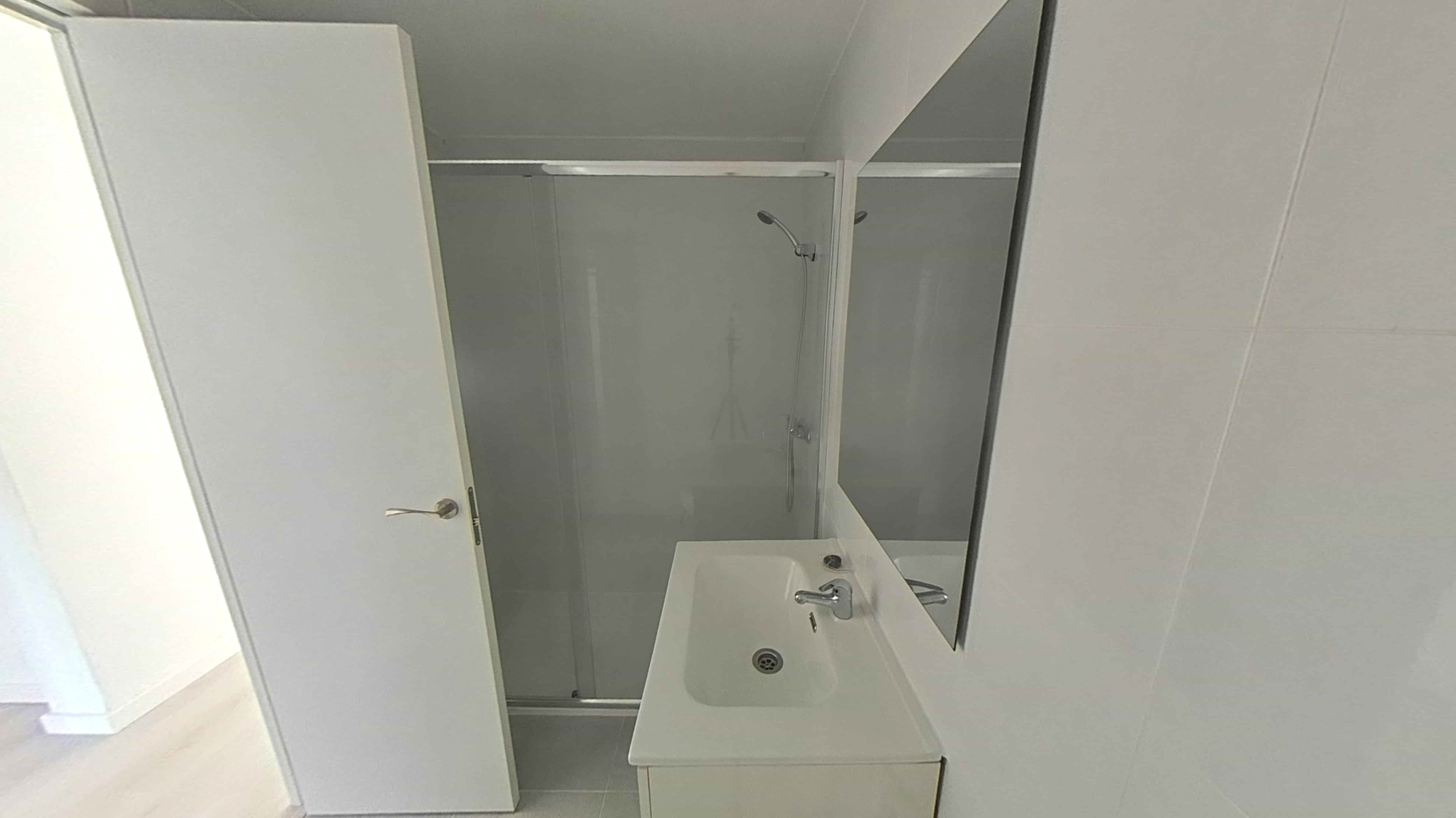 Apartamento em Torrevieja, Alicante - Oportunidade de Recuperação - Image 28