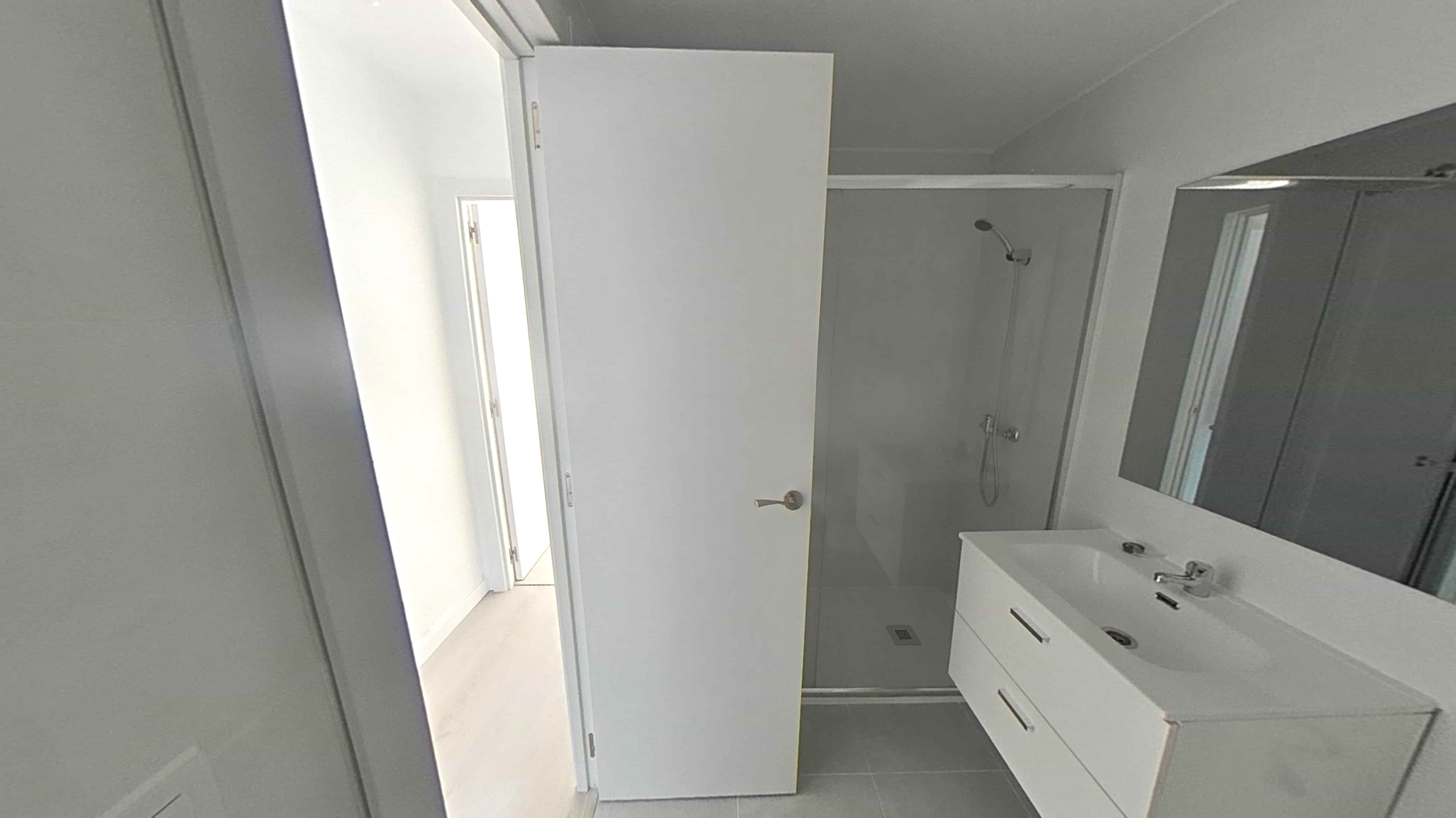 Apartamento em Torrevieja, Alicante - Oportunidade de Recuperação - Image 30