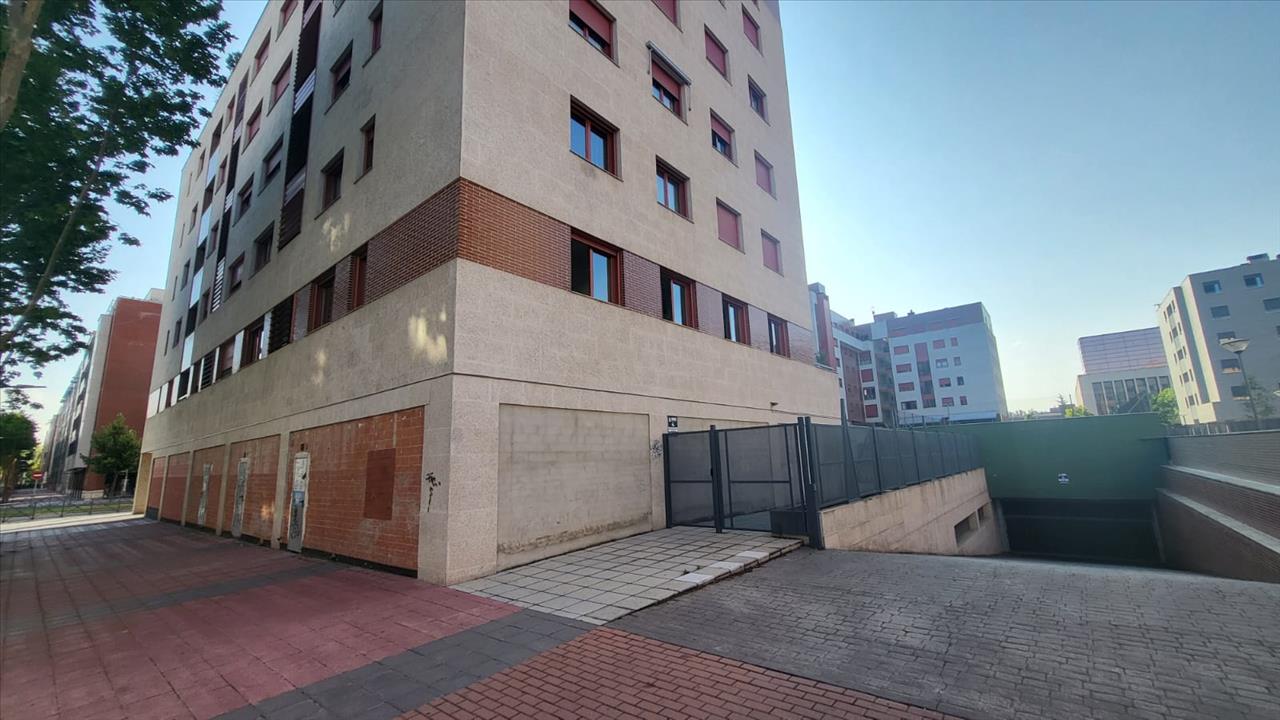 undefined - Image 1