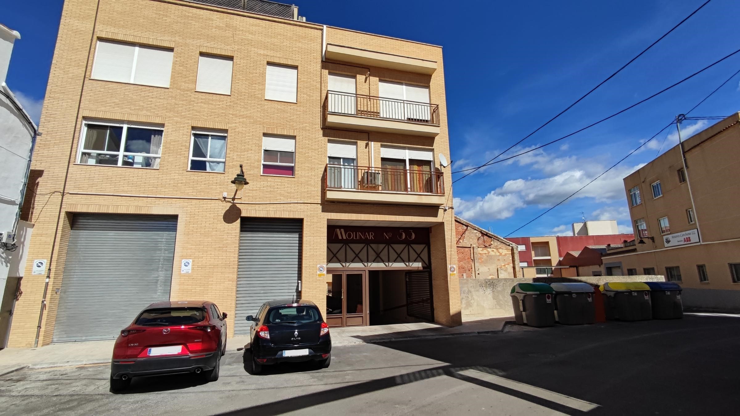 Tener una plaza de garaje siempre es una buena inversión, tanto para tu propio uso como para obtener rentabilidad alquilándola. - Image 1