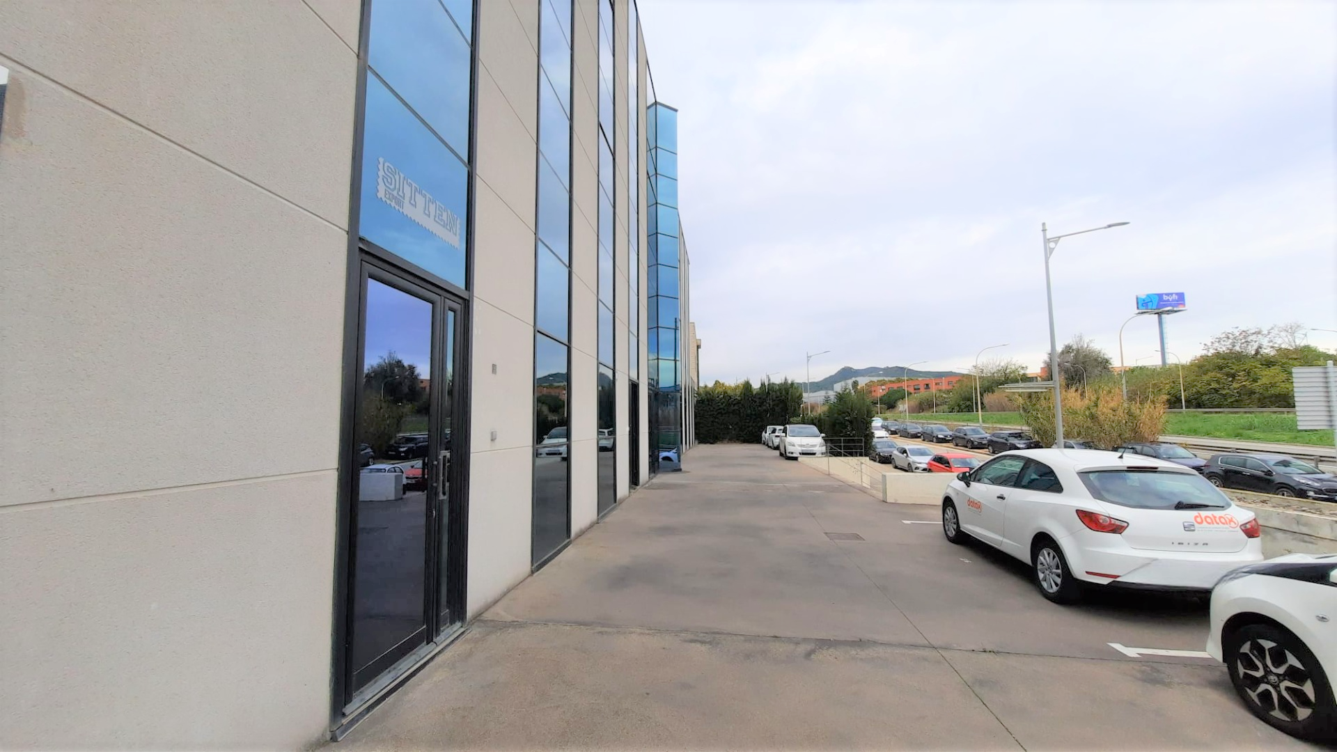- Image 3