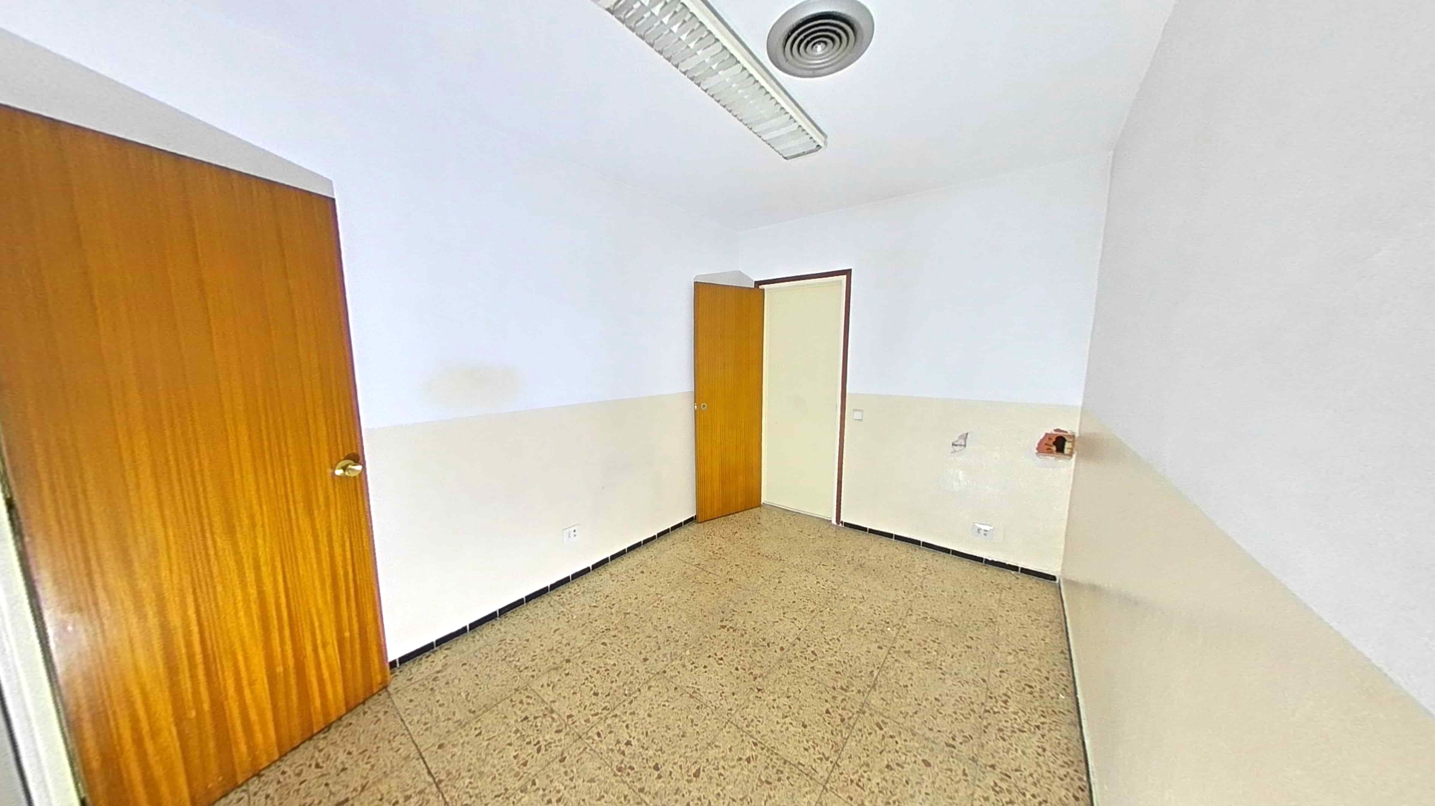 Imóvel para Recuperação em Figueres, Girona - 806m² - Image 5