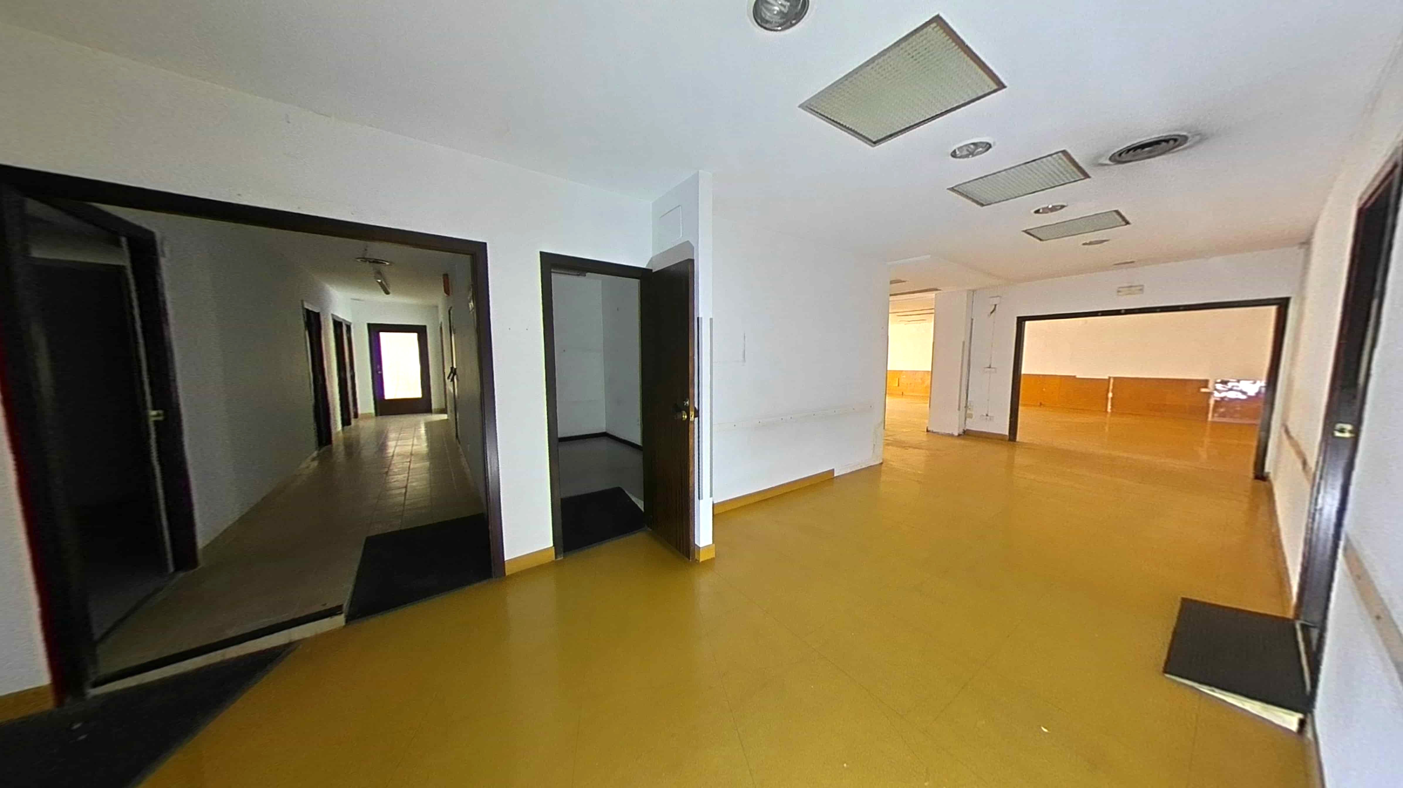 Imóvel para Recuperação em Figueres, Girona - 806m² - Image 20