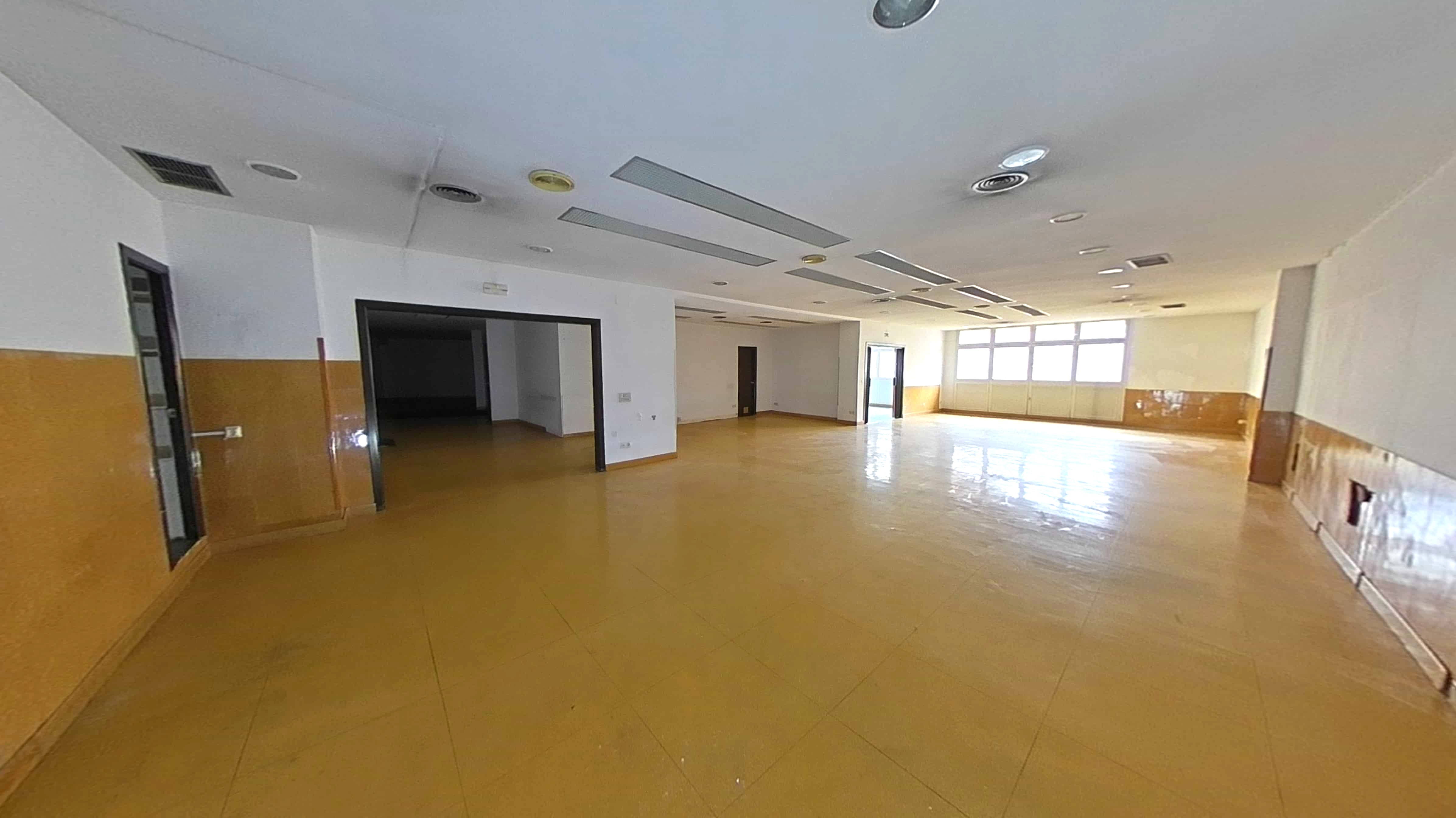 Imóvel para Recuperação em Figueres, Girona - 806m² - Image 23