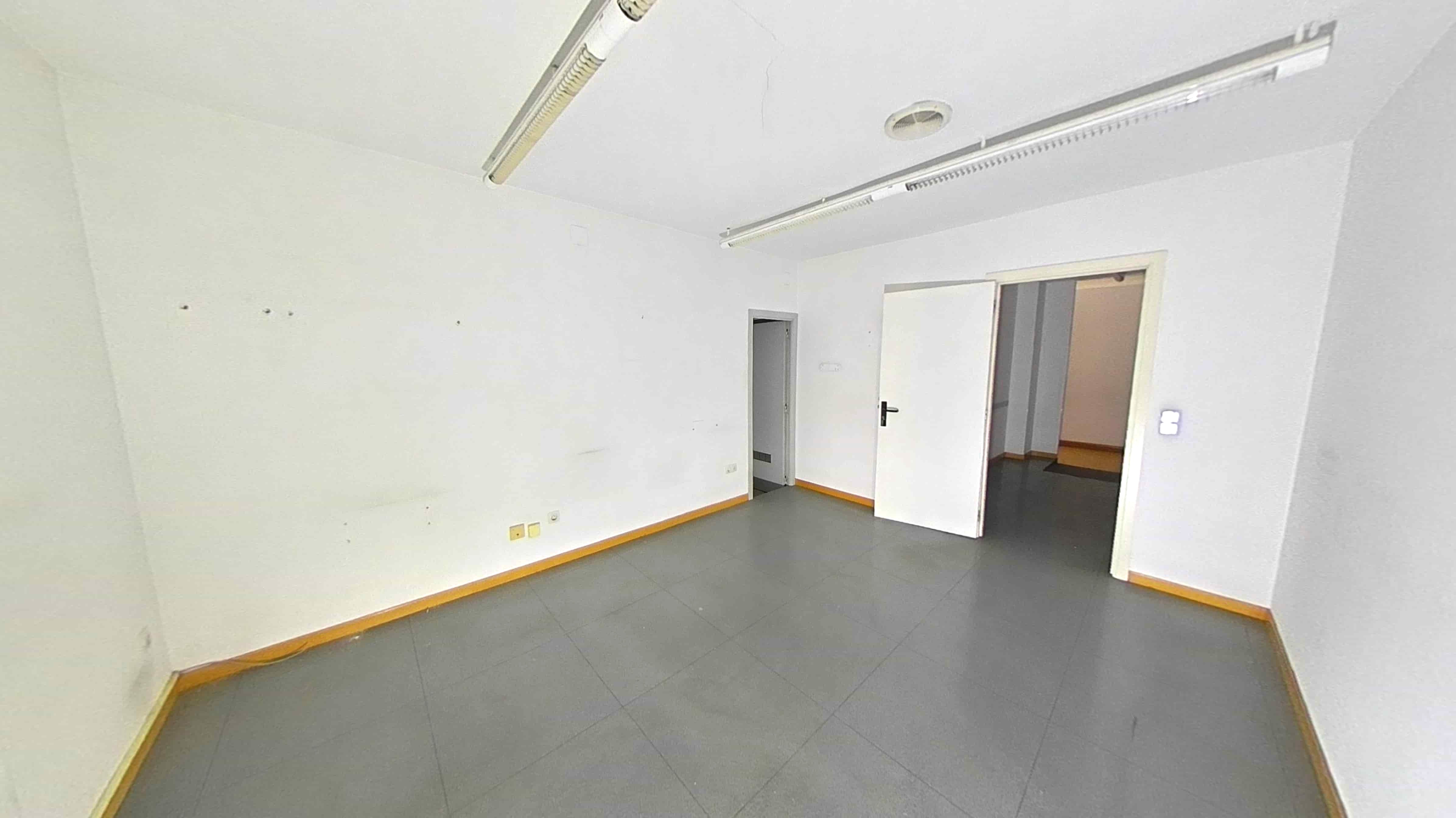 Imóvel para Recuperação em Figueres, Girona - 806m² - Image 32