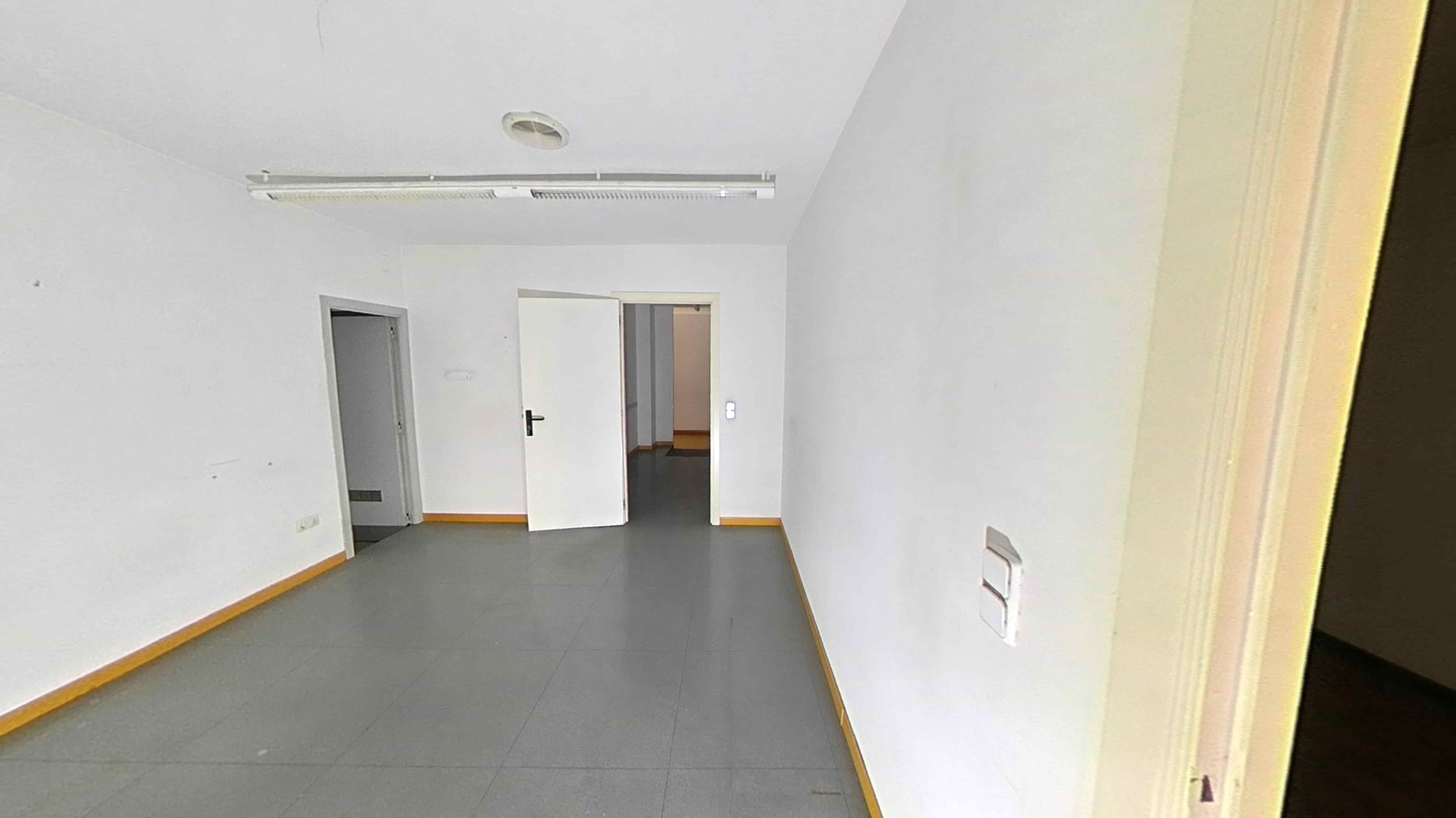 Imóvel para Recuperação em Figueres, Girona - 806m² - Image 34
