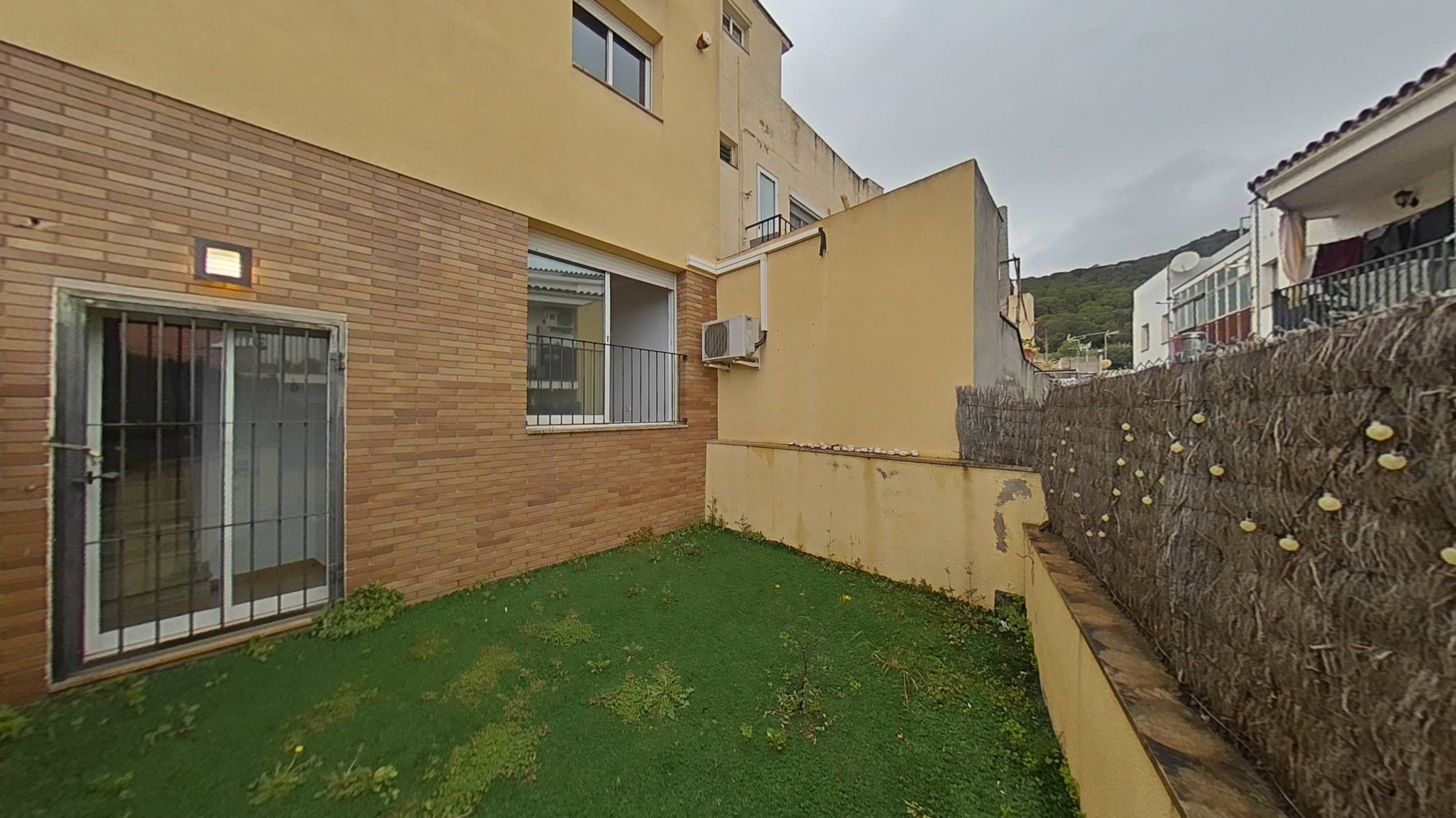 Casa Moderna em Barcelona com Terraço e Ar Condicionado - Image 1