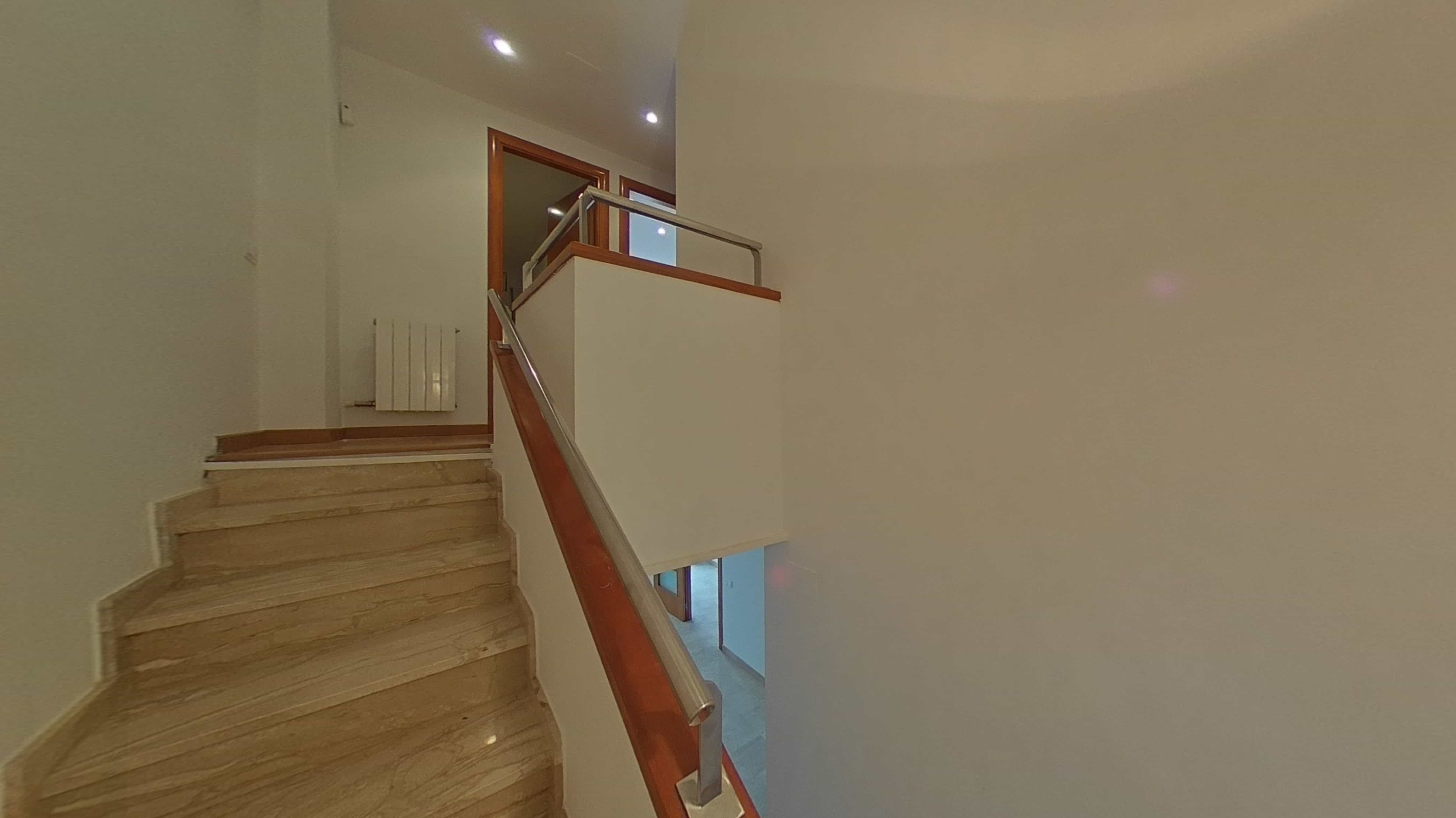 Casa Moderna em Barcelona com Terraço e Ar Condicionado - Image 12