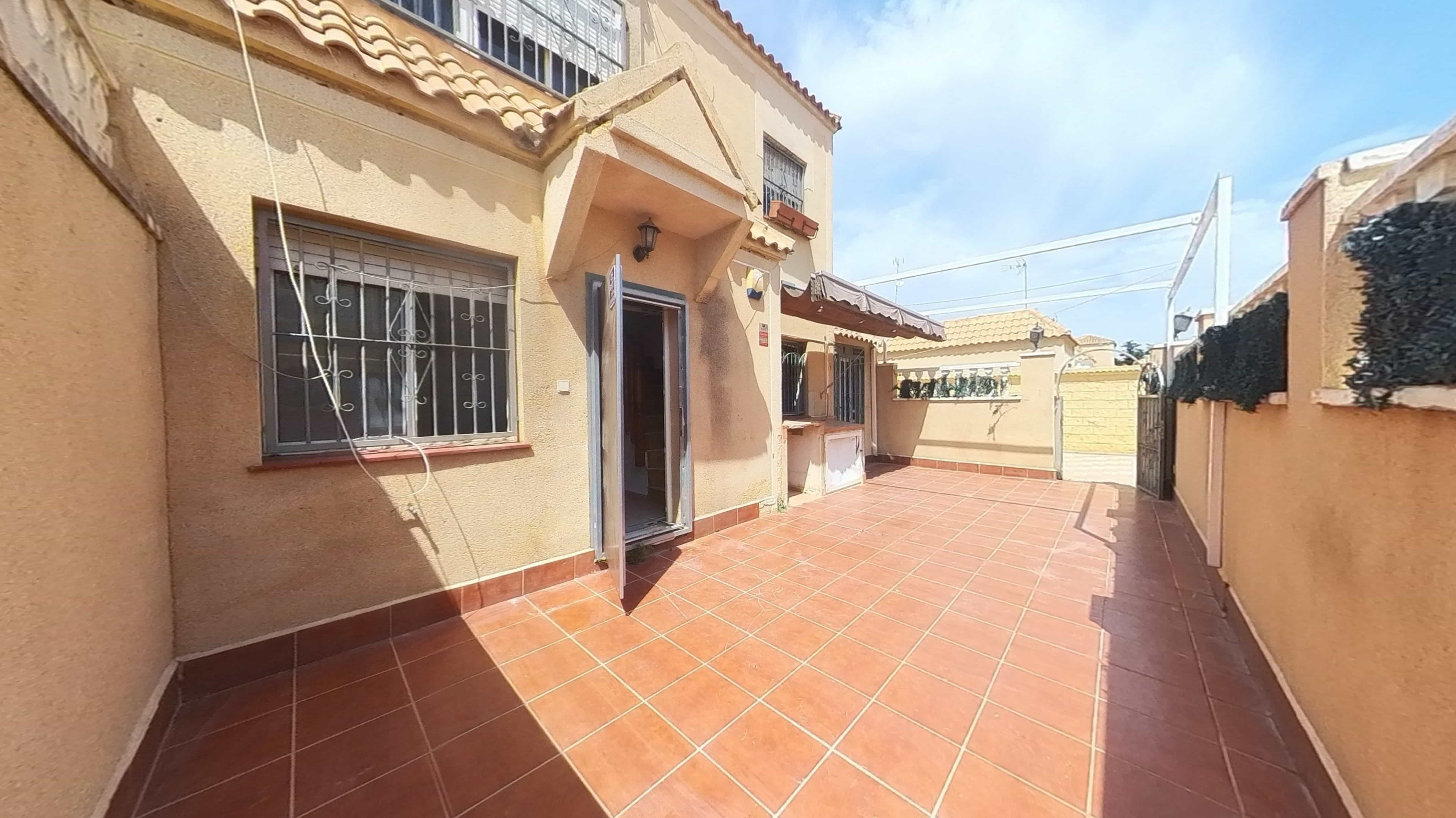 Duplex em Torrevieja, Alicante - Oportunidade de Recuperação - Image 3