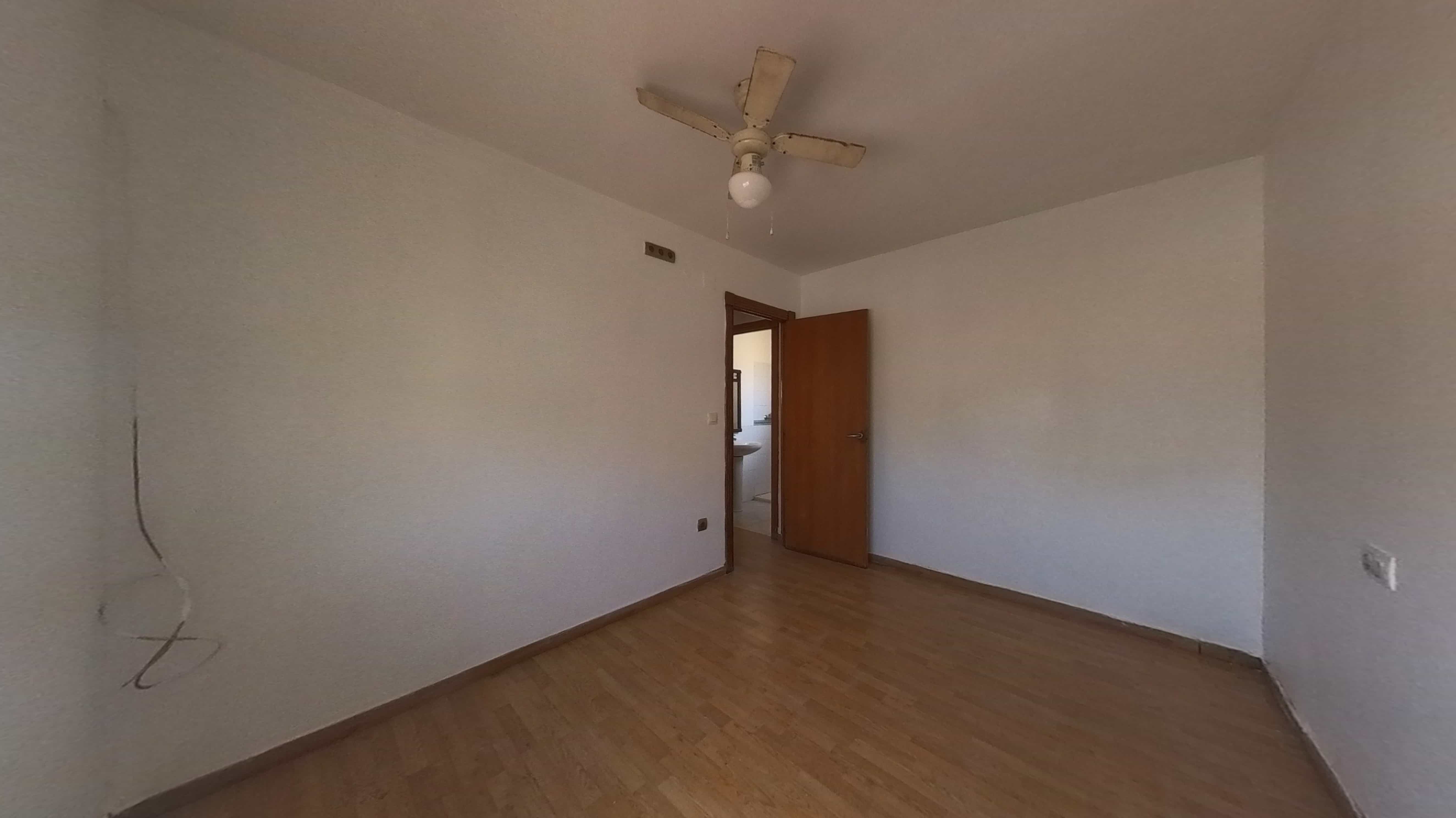 Duplex em Torrevieja, Alicante - Oportunidade de Recuperação - Image 19